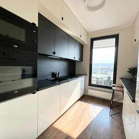 Portova Q4apartments גדינייה
