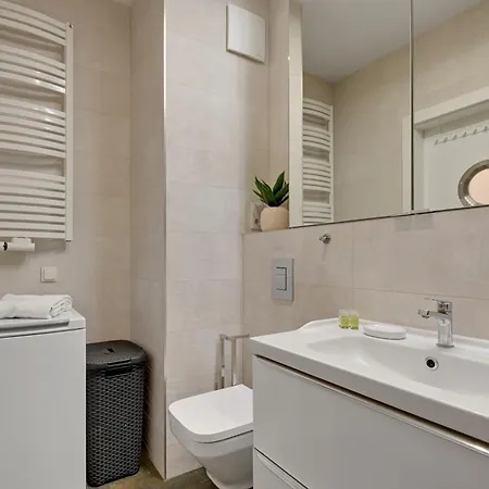 Portova Q4apartments גדינייה